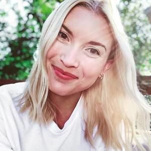 Meet your Posher, Cassandra